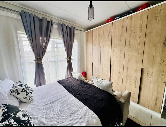 3 BEDROOM FLAT FOR SALE IN WATERFALL